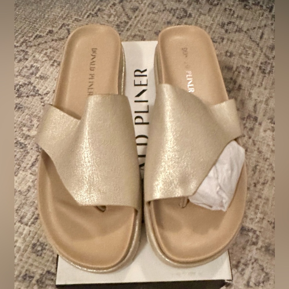 Donald Pliner Women's Lylaa Slip On platform razor-lugged Metallic Sandals 9.5